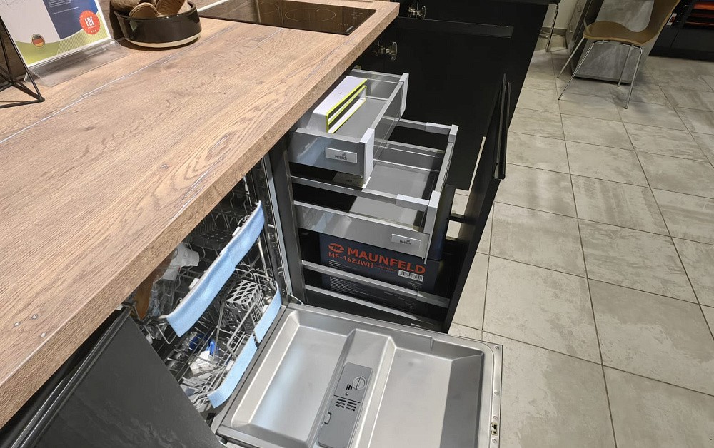 Кухня Ноа + Стоун Вуд / м.Бульвар Дмитрия Донского