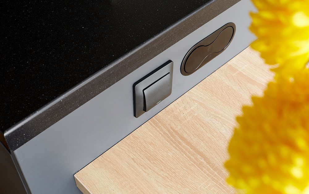 Необычная кухня в скандинавском стиле с островом