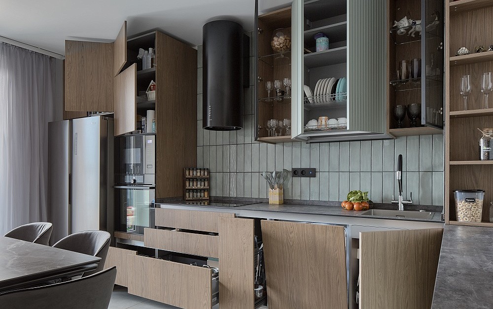 Шелфейно-древесная кухня с открытым хранением