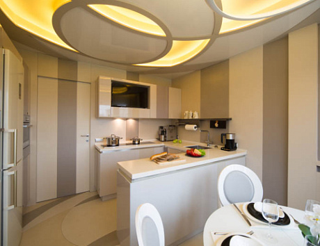 Светлая кухня в Мурманске