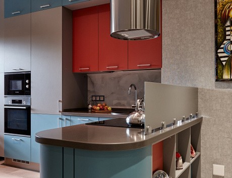 Коричневая кухня в Мурманске