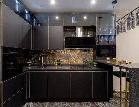Ультрамодная черная кухня
