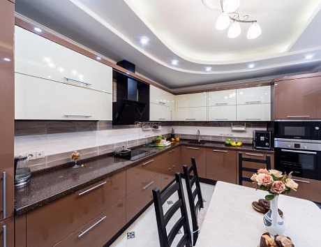 Уход за глянцевыми фасадами кухни