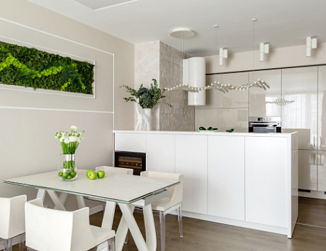 Светлая кухня в Санкт-Петербурге