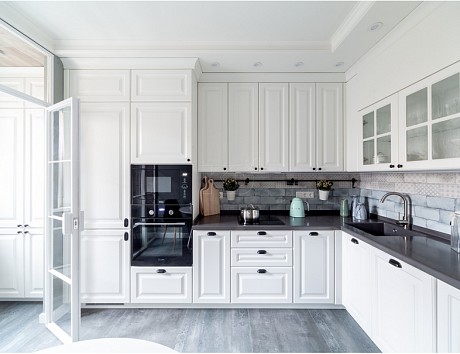 уютная белая кухня