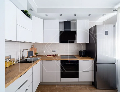 Угловые белые кухни