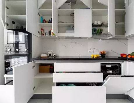 Светлая кухня в Екатеринбурге