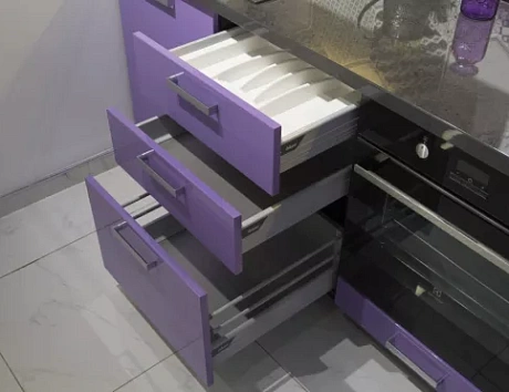 Фиолетовая кухня в Твери