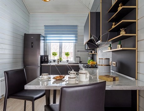 Фото кухни в квартире. Мифы вокруг глянцевых фасадов с фотопечатью. Красота зависит от ухода.