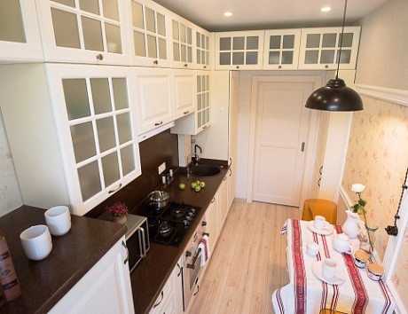 Светлая кухня в Мурманске