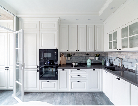 Угловые кухни белые