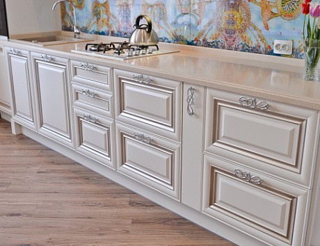 Светлая кухня в Екатеринбурге