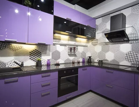 Фиолетовая кухня в Твери
