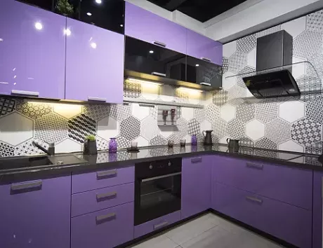 Фиолетовая кухня в Твери