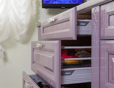 Фиолетовая кухня в Санкт-Петербурге