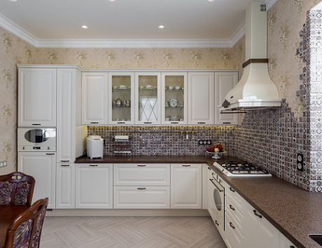 Светлая кухня в Сочи