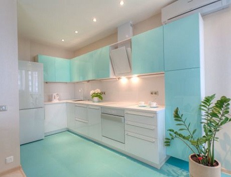 Уход за глянцевыми фасадами кухни