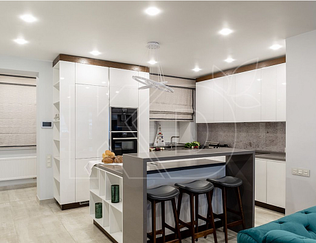 Угловые кухни белые